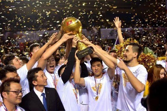 意甲-托纳利绝杀 雷比奇助攻 AC米兰2-1夺3连胜